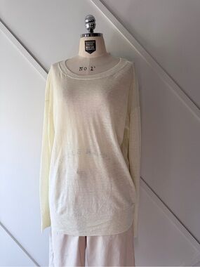 Aritzia Wilfred Free Pale Yellow Lightweight Knit Sweater Small Relaxed Pullover